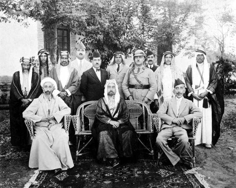 Сыновья Хусейна. Сидят слева направо: Фейсал, Абдулла, и Али