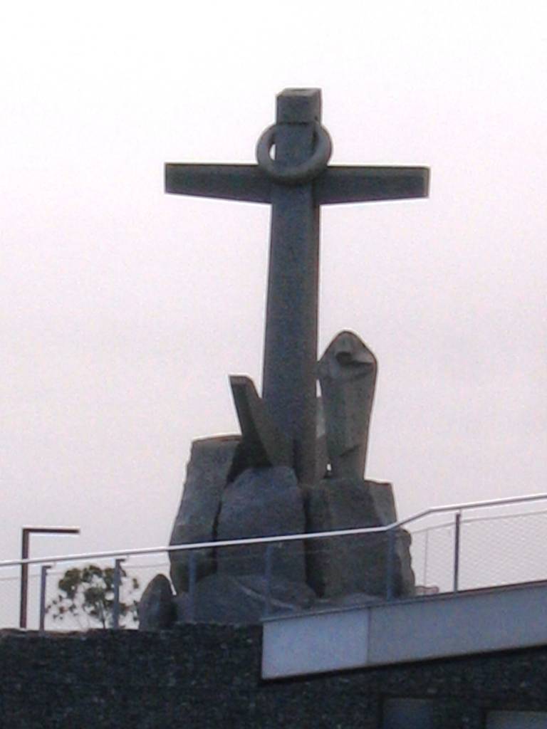 Памятник погибшим в море