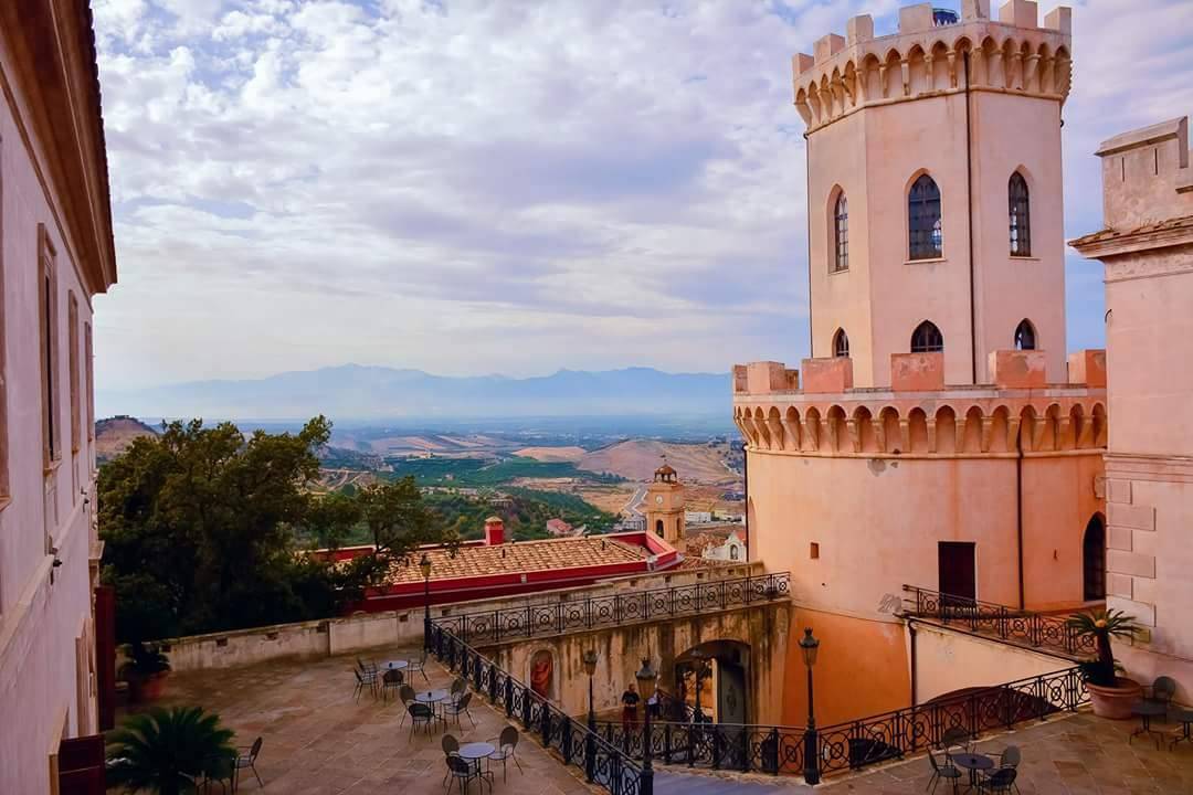 Замок Корильяно Castello di Corigliano