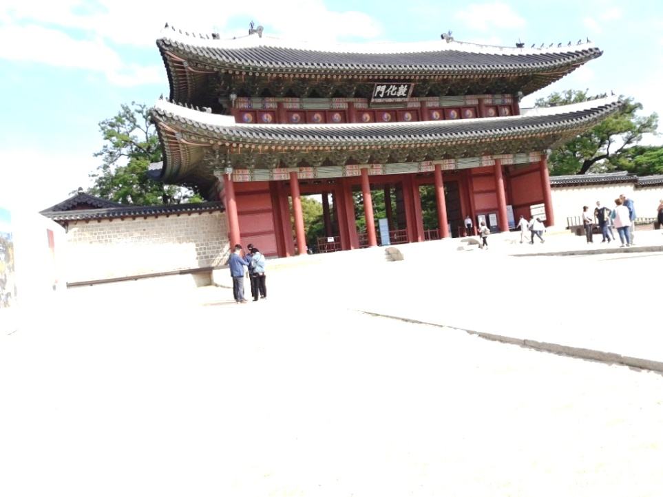 Ворота Хынквамун, ведущие внутрь комплекса