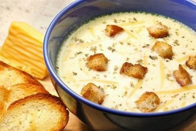 Сырный суп по-французски с курицей и грибами