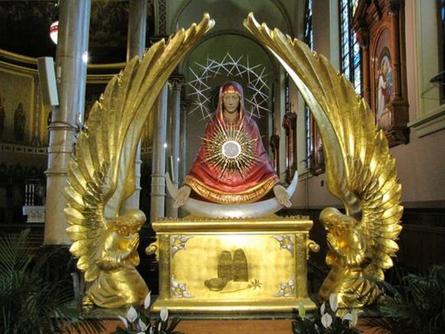 Дароносица, Our Lady of the Sign-Ark of Mercy