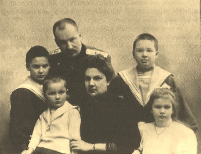  Евгений Сергеевич Боткин с женой и детьми: Дмитрием, Глебом, Юрием Татьяной. Около 1905 года