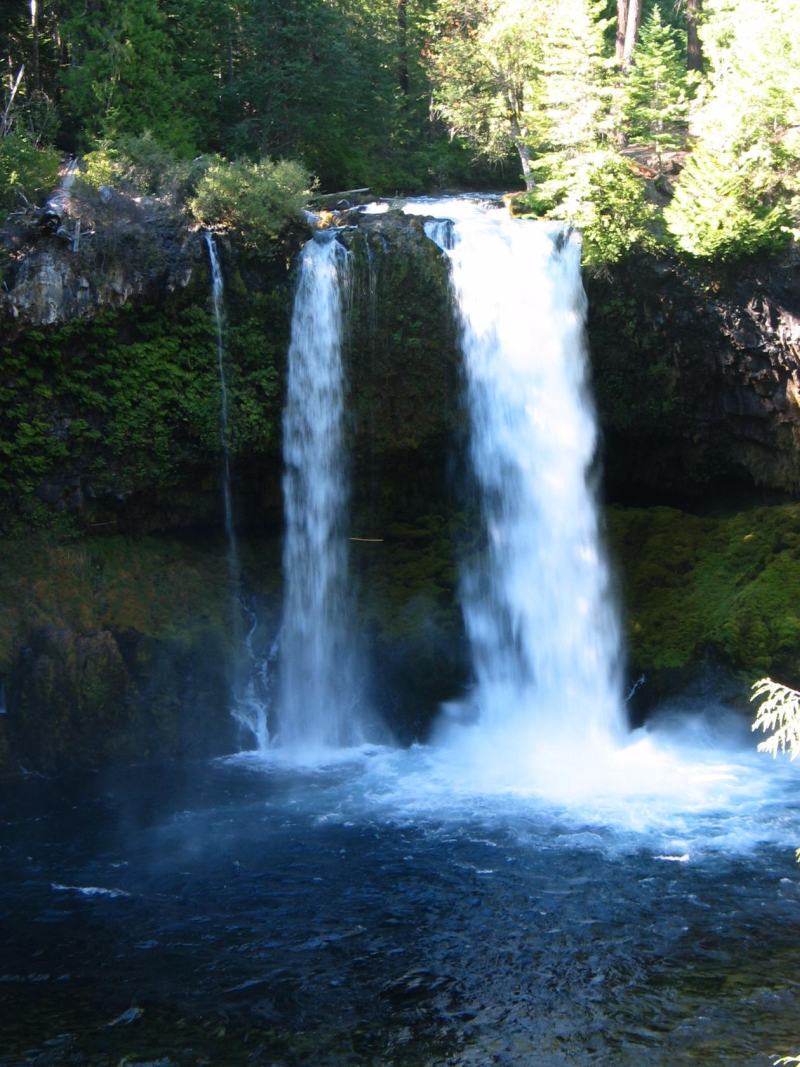 McKenzie River, Sahalie Waterfalls
