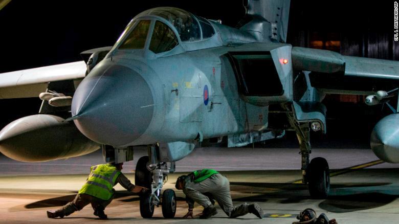 14 апреля 2018 года после удара по Сирии истребитель-бомбардировщик RAF Tornado вернулся на авиабазу в Акротири (Кипр)