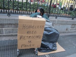 92. Бездомный. Нужны метрокарта или деньги.