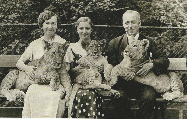 Ойген Зельбер с сестрой Бертой Рихтер и её дочерью в зоопарке Берлина