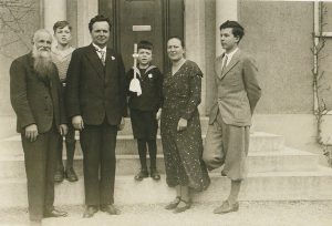 Слева направо: Оскар, Мартин, Густав, Георг, Эллен и Герхард Бир, причастие Георга Бира, 8.4.1934