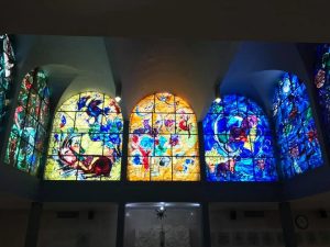 Витражи М. Шагала в синагоге Эйн-Карема