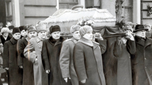 5 марта 1953 года умер  Иосиф Виссарионович Сталин,  одна из самых противоречивых фигур ХХвека.  похороны которого стали одной из самых трагических страниц в истории нашей столицы — Москвы.