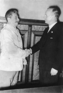 Сталин и Риббентроп в августе 1939 года в Кремле