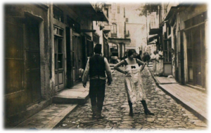 1910 год, проститутка на улице Галаты (Стамбул).