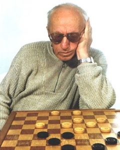 Исер Иосифович Куперман советский и американский шашист (русские и международные шашки). Международный гроссмейстер (1958), семикратный чемпион мира по международным шашкам, шашечный теоретик. Один из крупнейших шашистов ХХ века. (21 апреля 1922г.— 6 марта 2006 г.)
