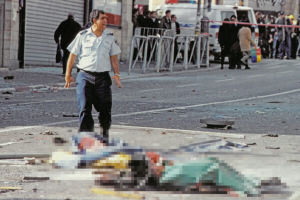 На месте взрыва террориста-смертника на улице Яффо в Иерусалиме в 2002 году, во время которого у него случился сердечный приступ. «События, которые я пережил тогда, были неизмеримо труднее», — Фото: Архив: Шломи Коэн.