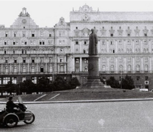 Памятник «железному Феликсу» на площади Дзержинского (Конец 1950-х годов)