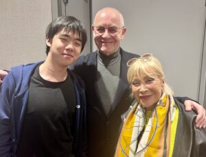 Пианист Кевин Чан (слева), тот самый, который начал свой концерт в Карнеги Холл с исполнения «Хатиквы» и прославился на весь мир